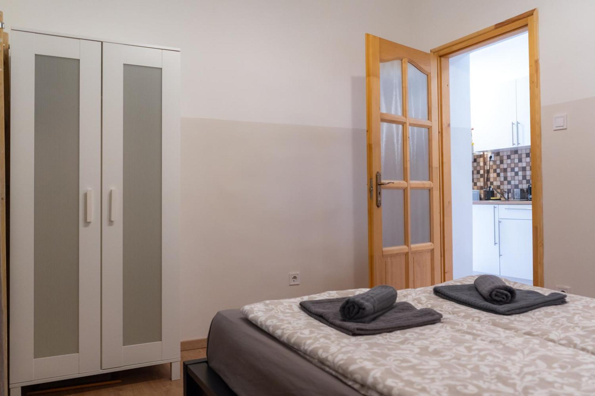 Cozy Apartment In Akacfa Street Budapest Exteriör bild