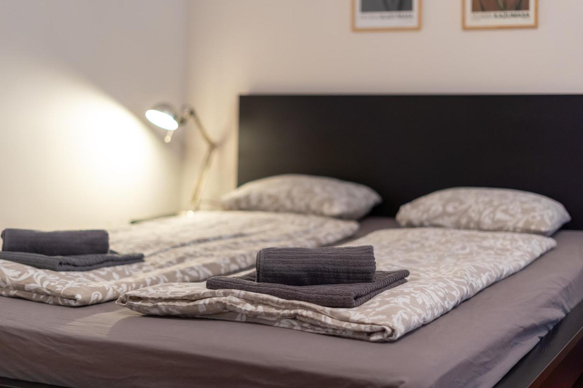 Cozy Apartment In Akacfa Street Budapest Exteriör bild