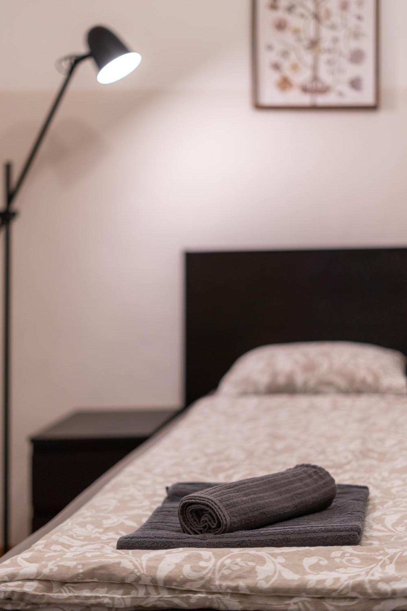 Cozy Apartment In Akacfa Street Budapest Exteriör bild