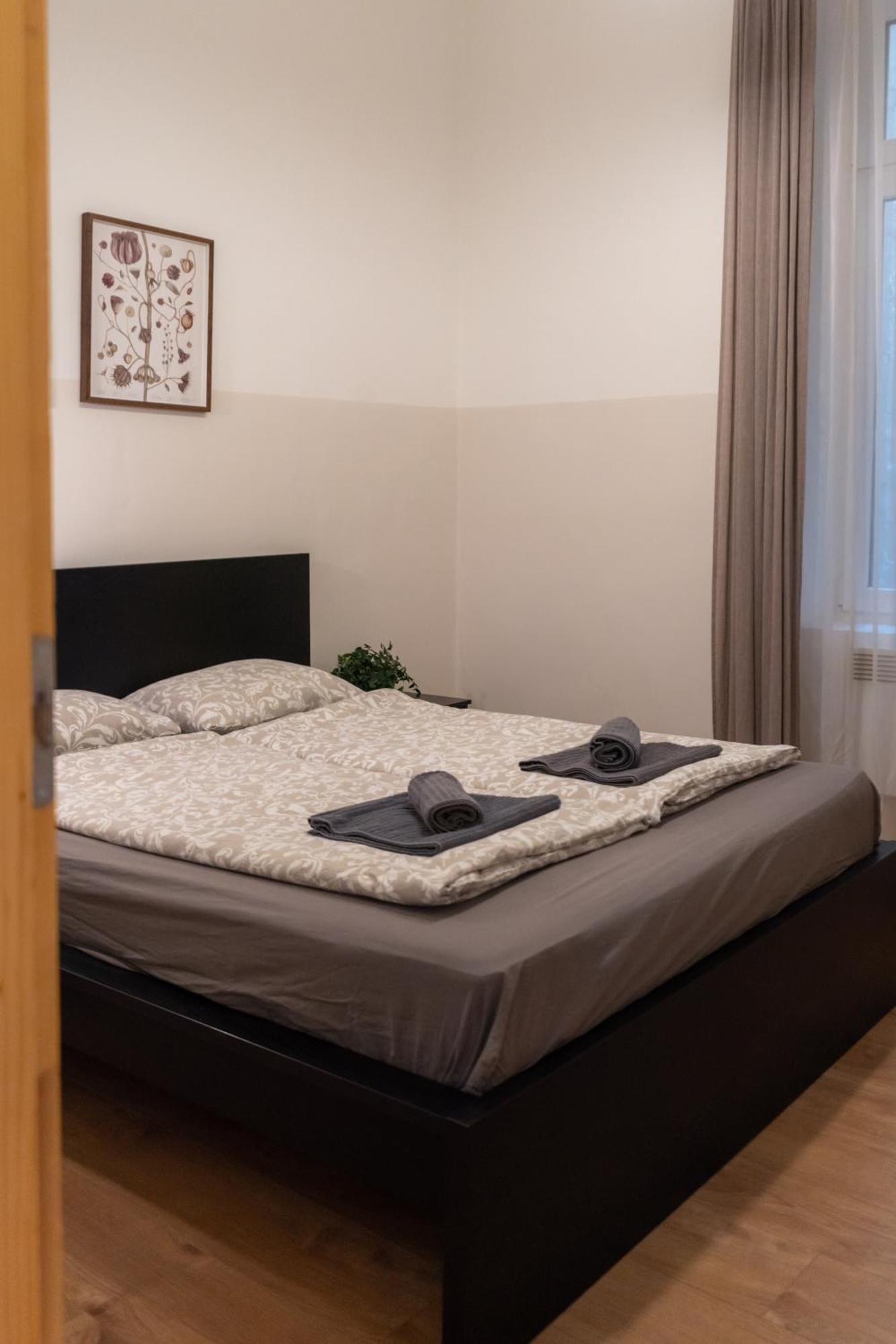 Cozy Apartment In Akacfa Street Budapest Exteriör bild