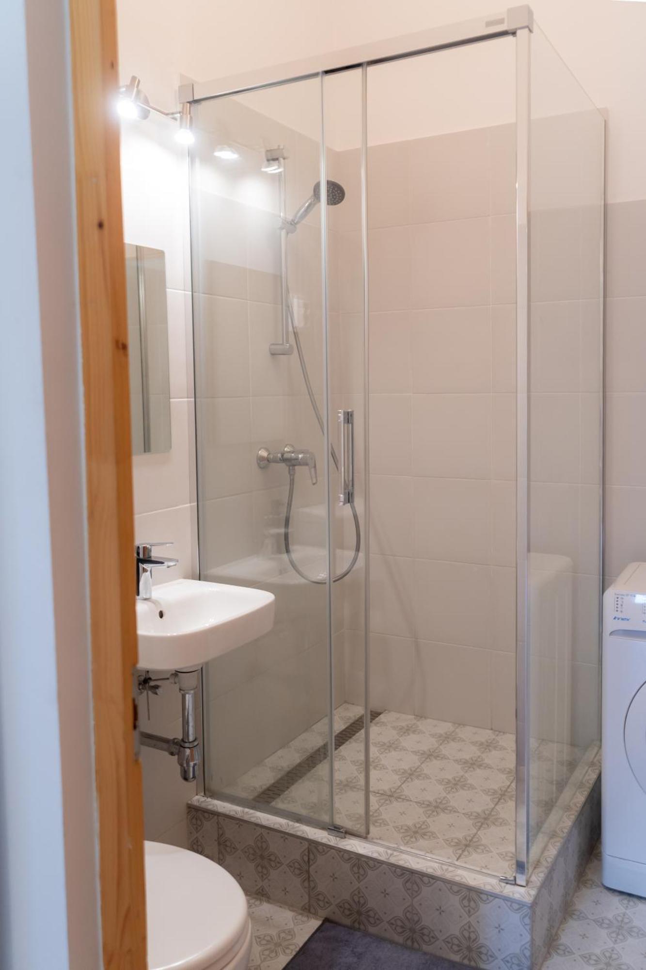 Cozy Apartment In Akacfa Street Budapest Exteriör bild